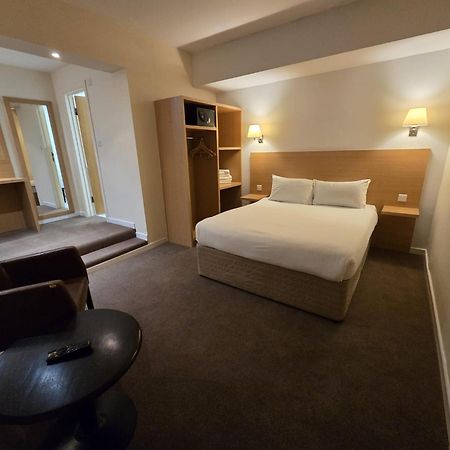 The Luton Hotel Buitenkant foto
