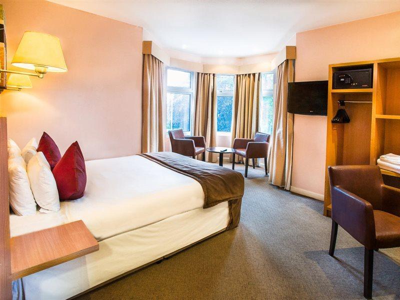 The Luton Hotel Buitenkant foto