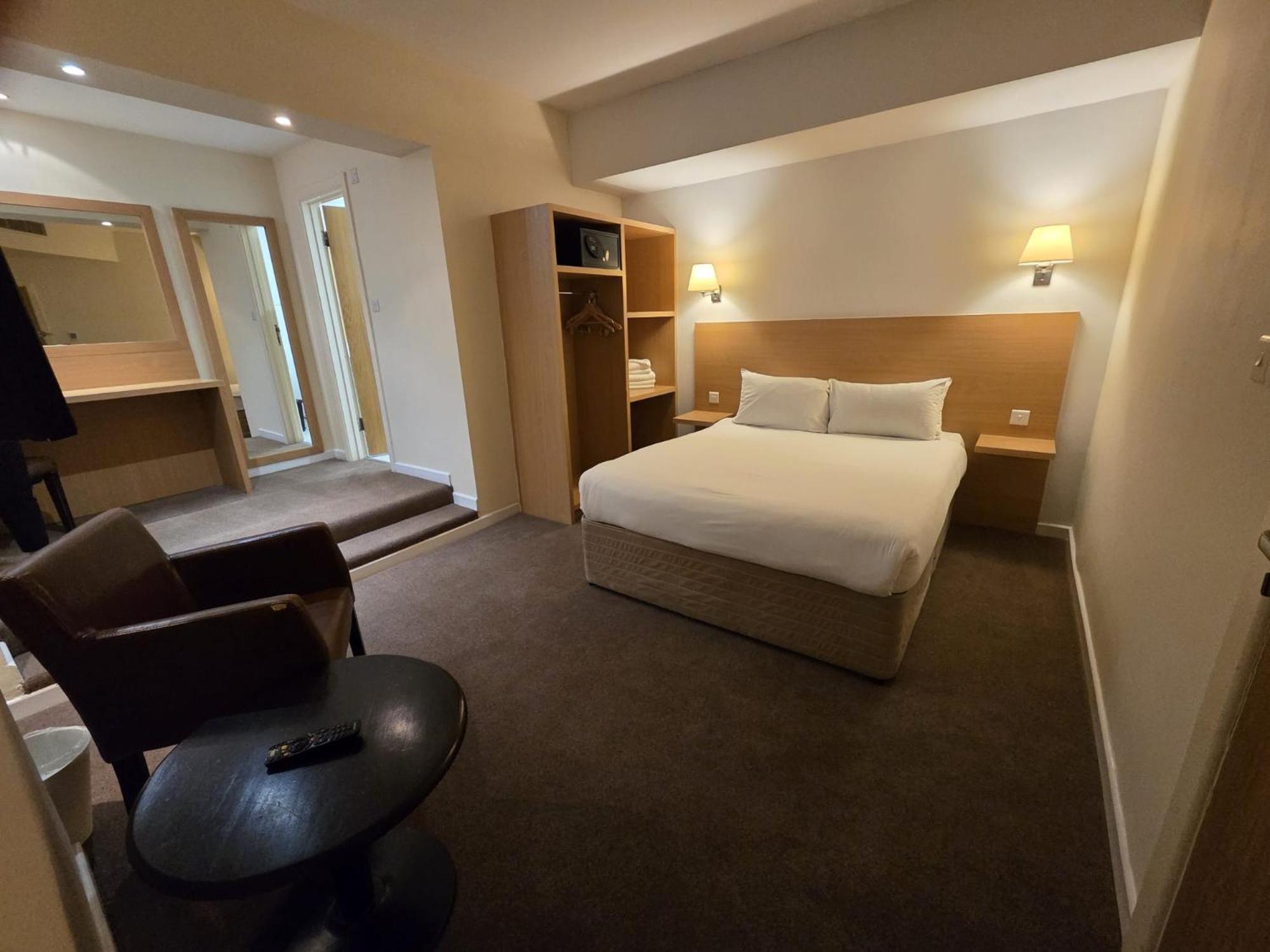 The Luton Hotel Buitenkant foto